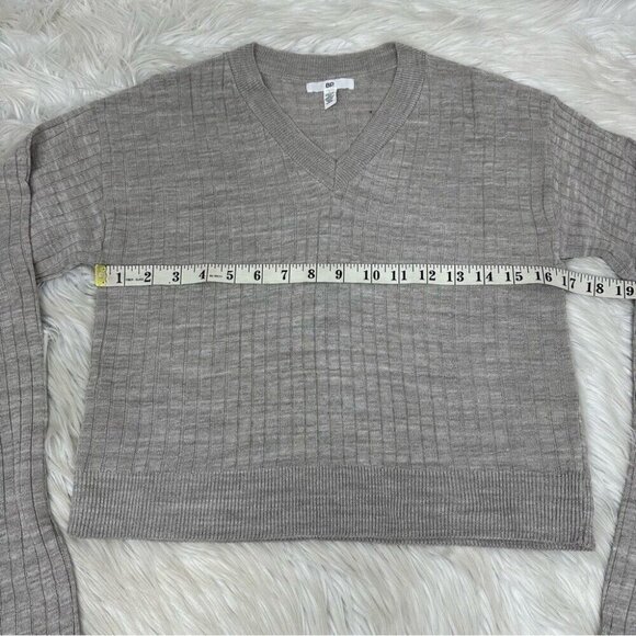 BP Reagan Women's NWT Heather Gray V-Neck Long Sleeve Ribbed Knit Sweater L/C34 - Picture 8 of 10